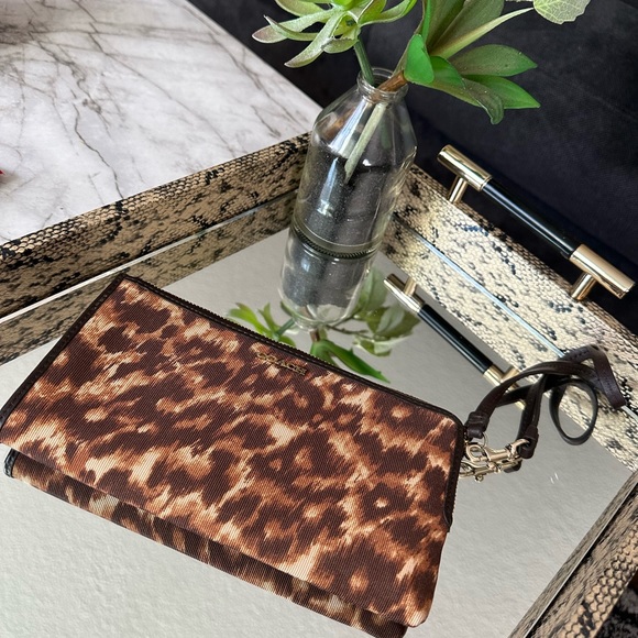 Leopard Print Coach Wristlet - Picture 1 of 7